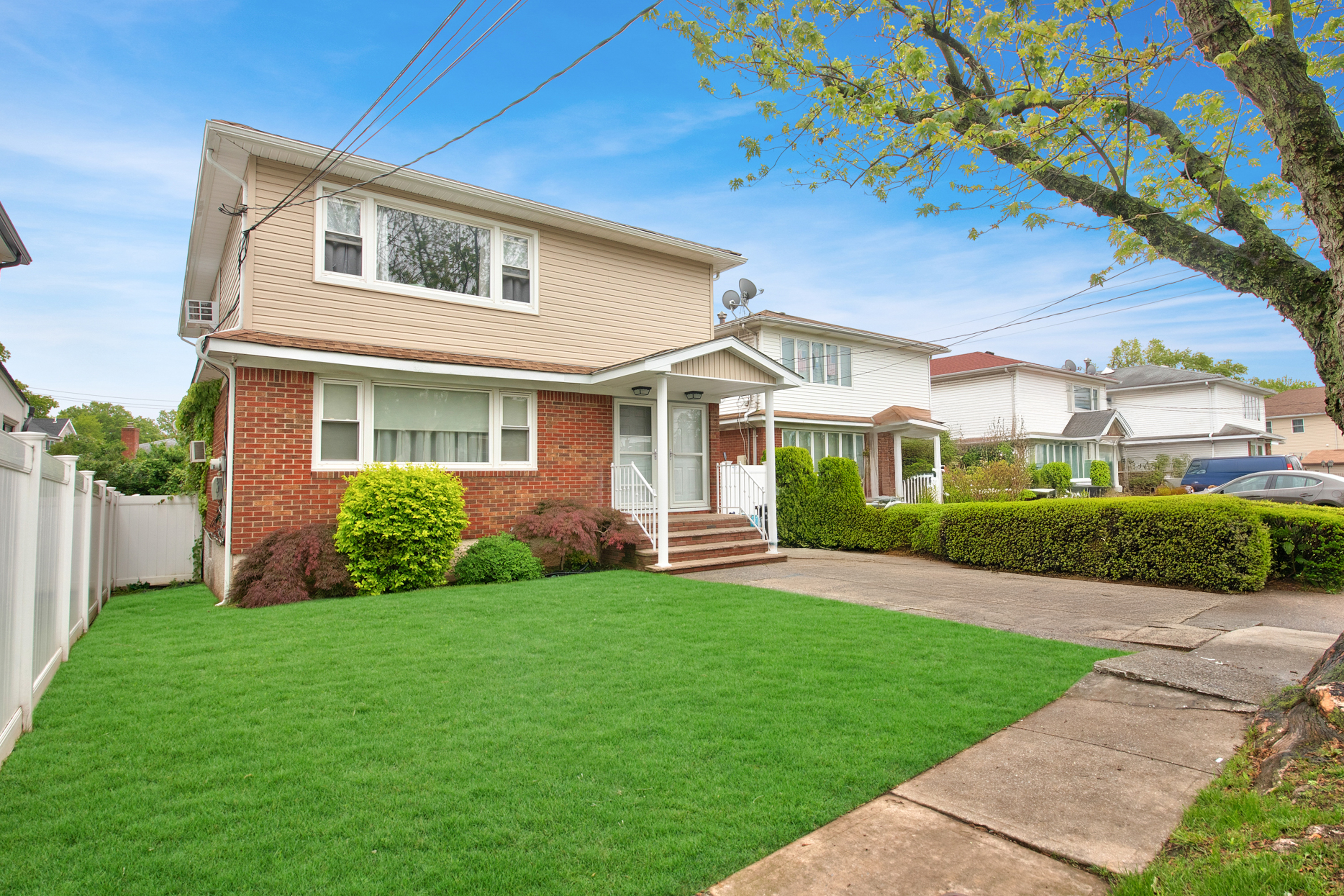 Staten Island, New York, 10305, United States, 8 Bedrooms Bedrooms, ,3 BathroomsBathrooms,Residential,For Sale,1837884