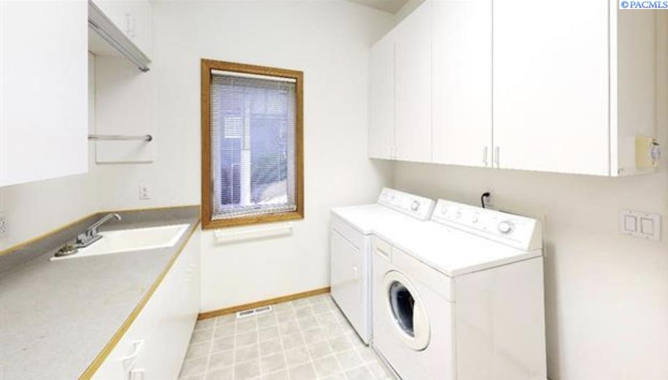 Pullman, Washington, 99163, United States, 4 Bedrooms Bedrooms, ,1 BathroomBathrooms,Residential,For Sale,1784694