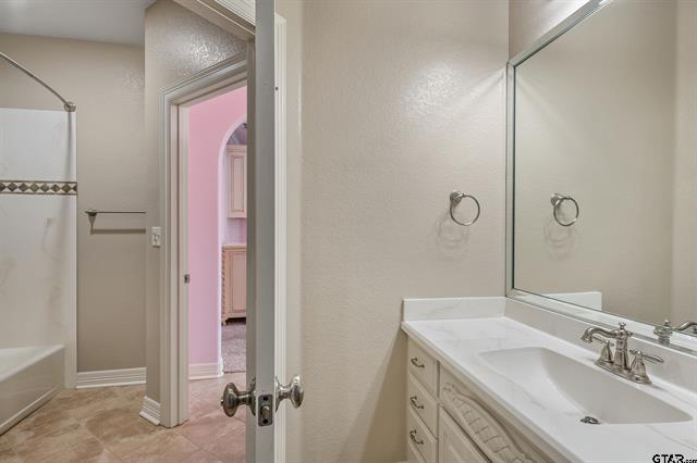 Gilmer, Texas, 75644, United States, 4 Bedrooms Bedrooms, ,4 BathroomsBathrooms,Residential,For Sale,1928060