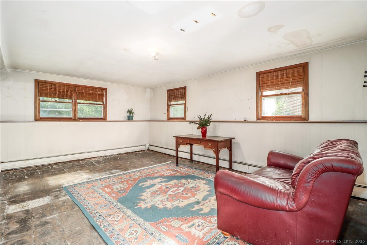 Brookfield, Connecticut, 06804, United States, 3 Bedrooms Bedrooms, ,3 BathroomsBathrooms,Residential,For Sale,1948601