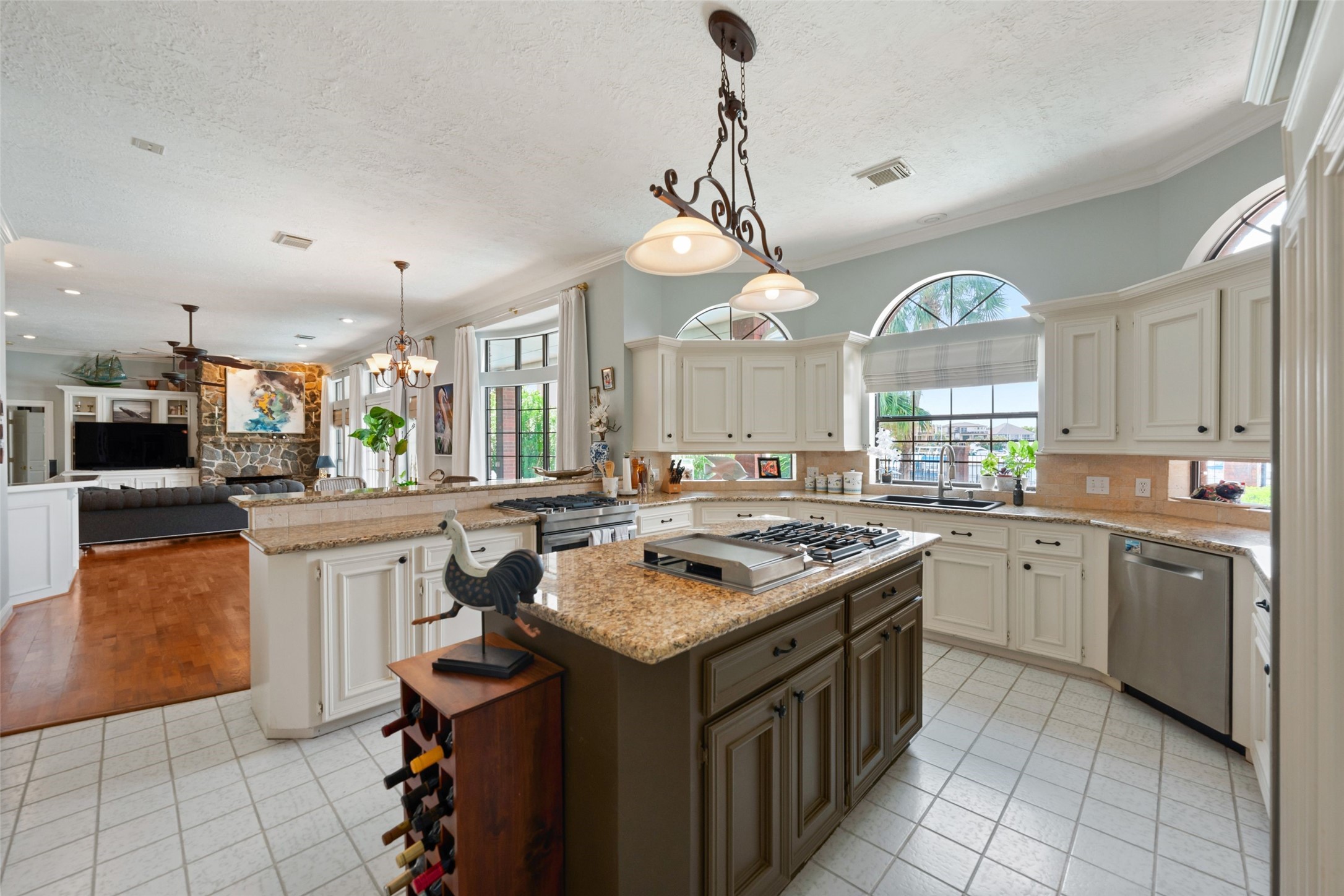  2207 Twin Oaks Boulevard - 物件實景