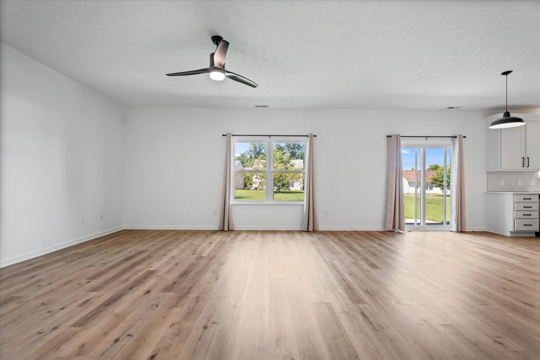  Completely Remodeled Four Bedroom Home on Oversized Lot - 物件實景