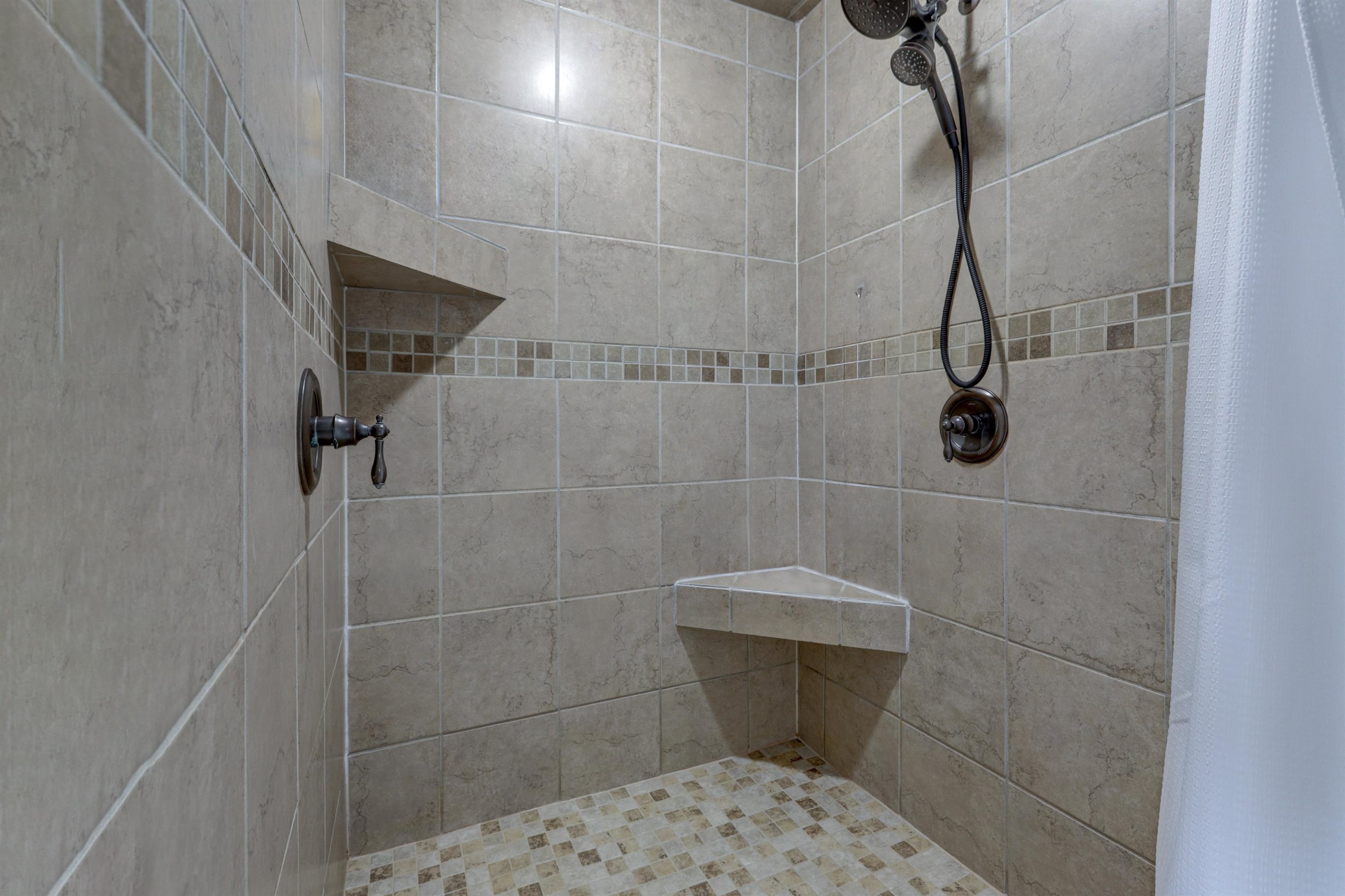 Hortonville, Wisconsin, 54944-9660, United States, 5 Bedrooms Bedrooms, ,3 BathroomsBathrooms,Residential,For Sale,1920298