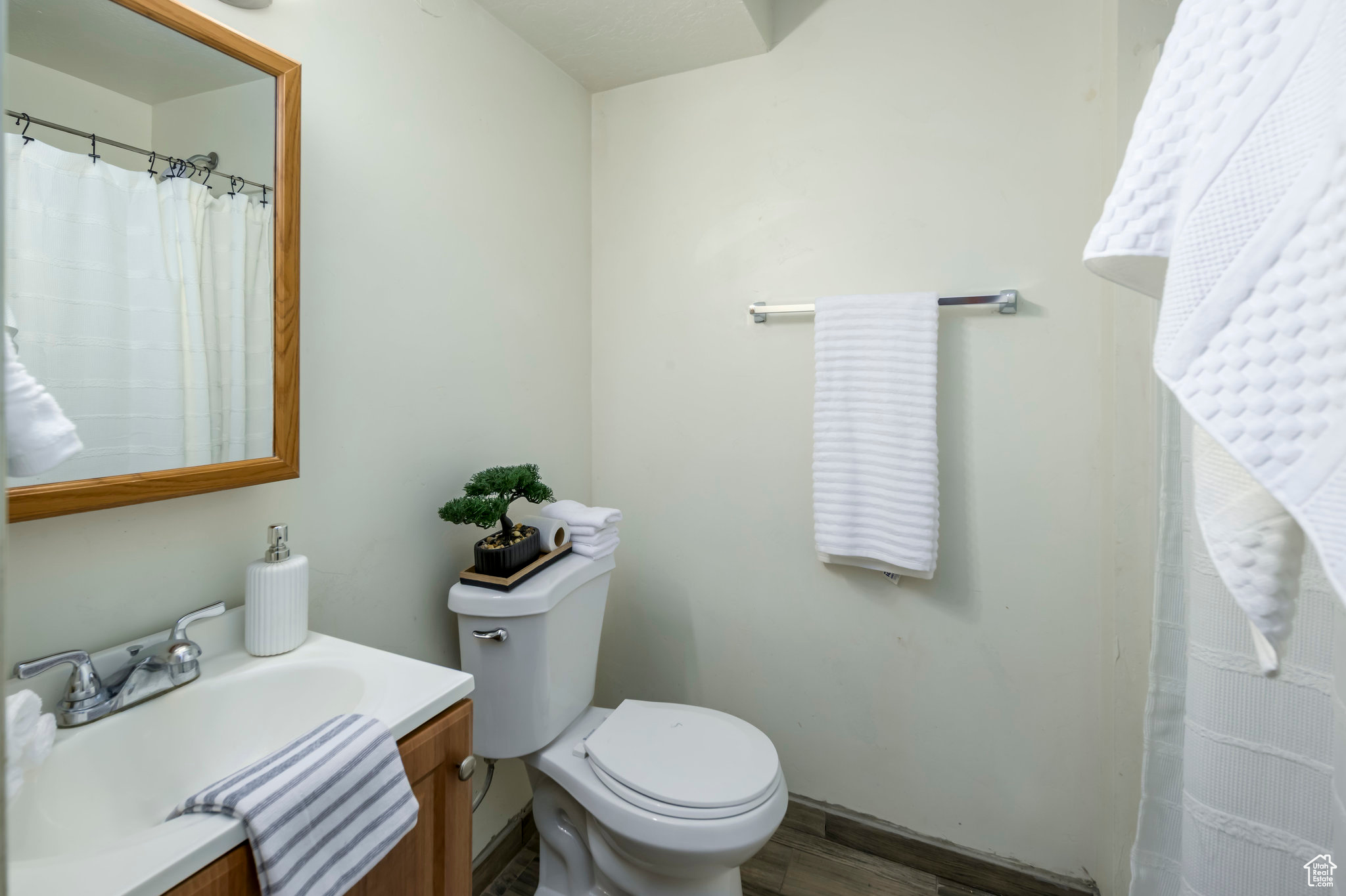 West Valley City, Utah, 84120, United States, 5 Bedrooms Bedrooms, ,2 BathroomsBathrooms,Residential,For Sale,1906860