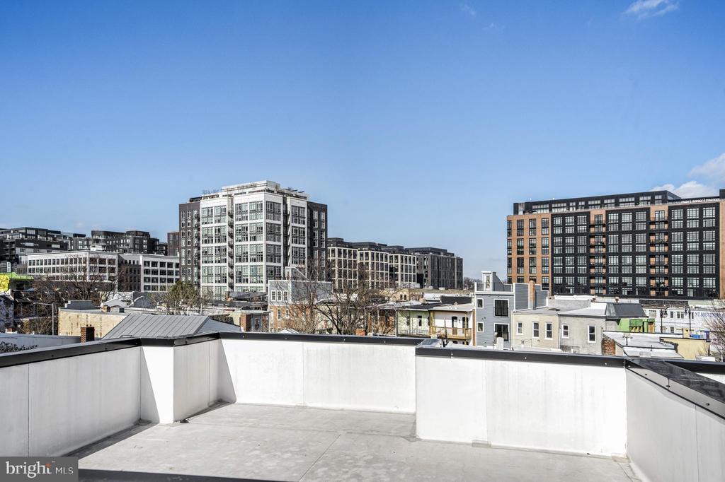 Washington, District of Columbia, 20002, United States, 2 Bedrooms Bedrooms, ,3 BathroomsBathrooms,Residential,For Sale,1984423