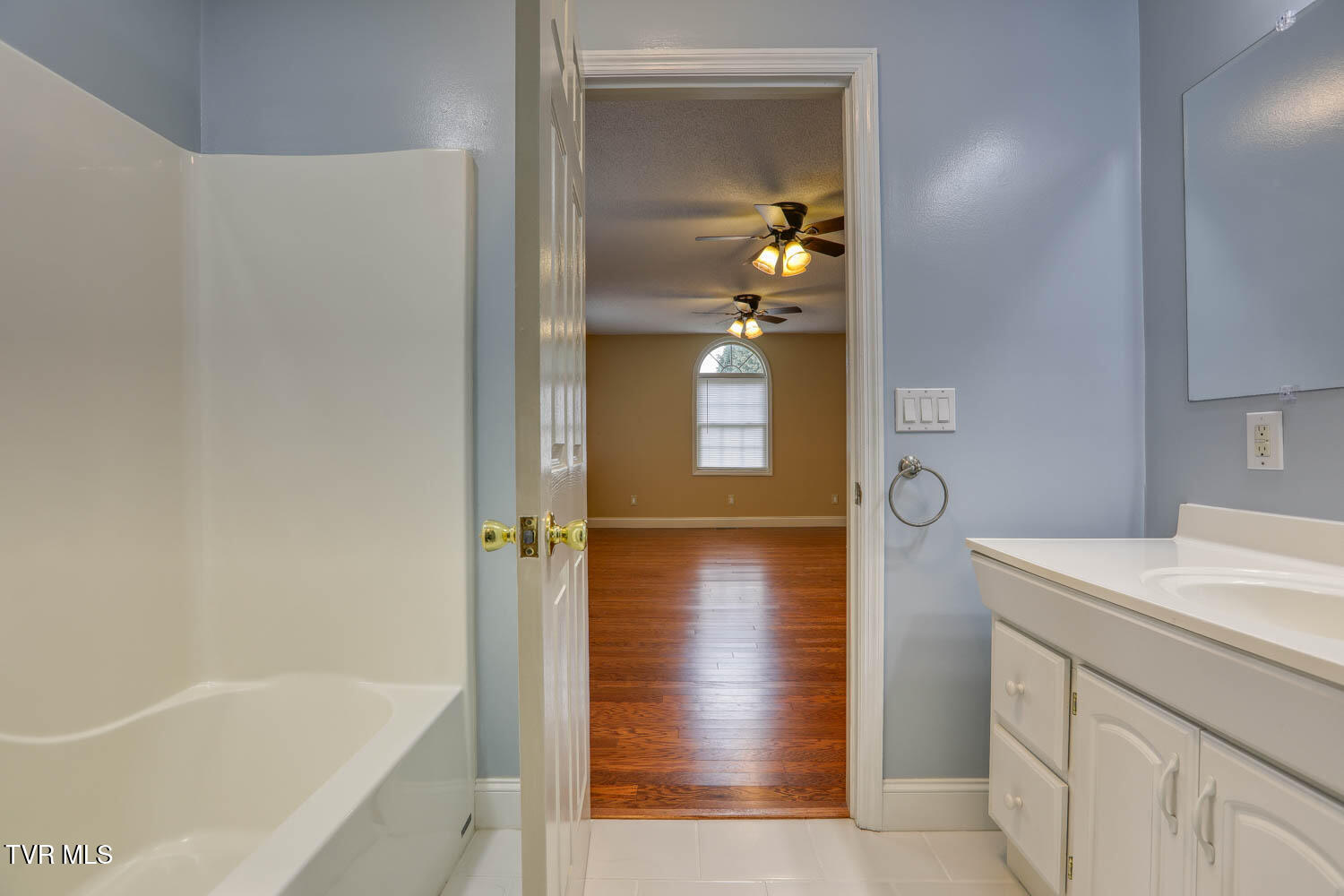 Rogersville, Tennessee, 37857, United States, 4 Bedrooms Bedrooms, ,4 BathroomsBathrooms,Residential,For Sale,2042868