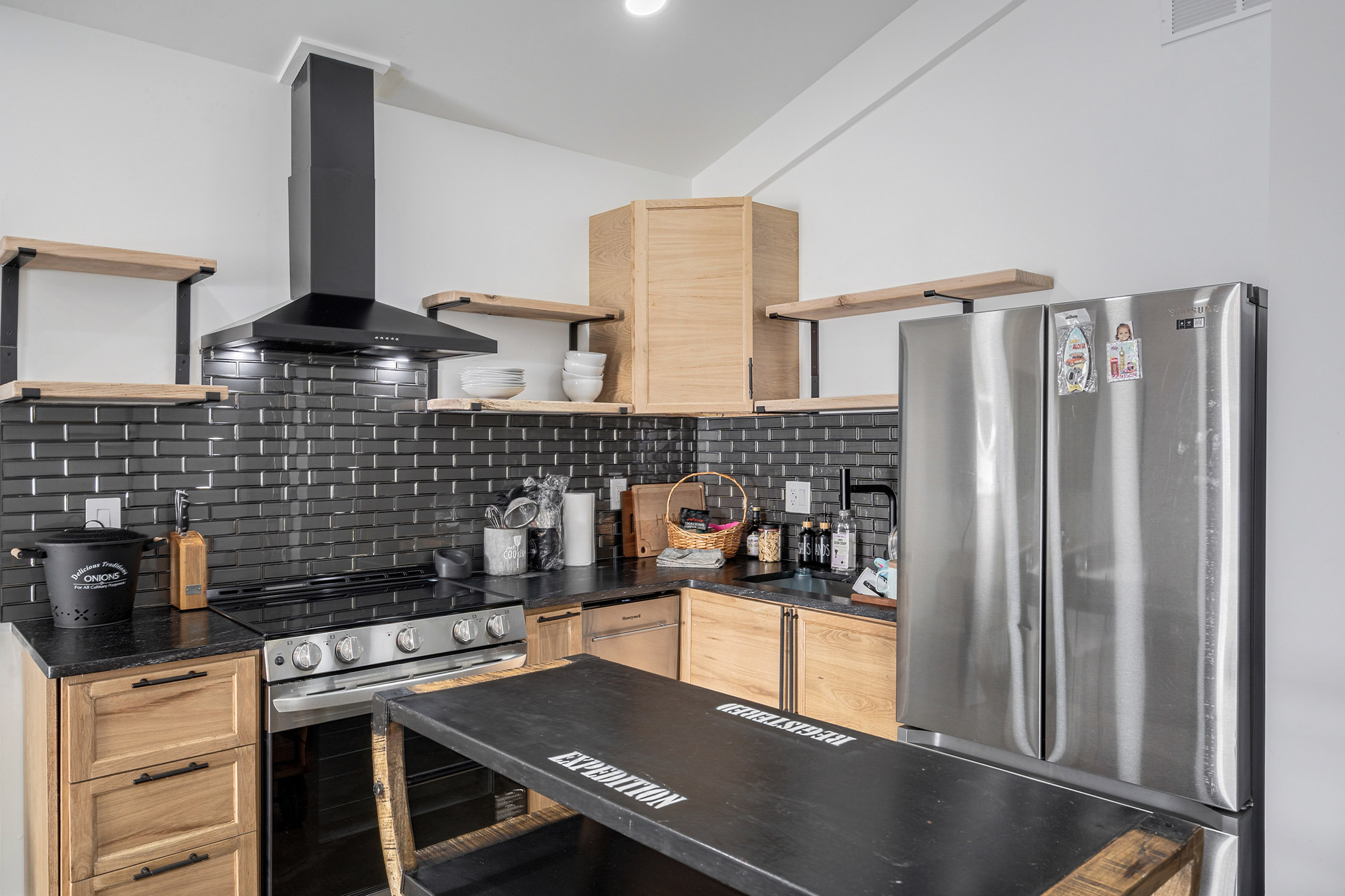  Fully Renovated Estate Blends Luxury, Flexibility & Resort-Style Living - 物件實景