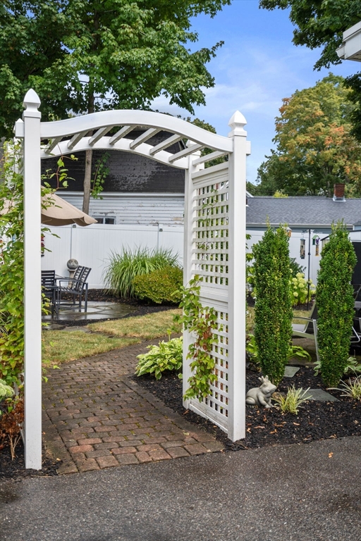 Maynard, Massachusetts, 01754, United States, 3 Bedrooms Bedrooms, ,2 BathroomsBathrooms,Residential,For Sale,1941830