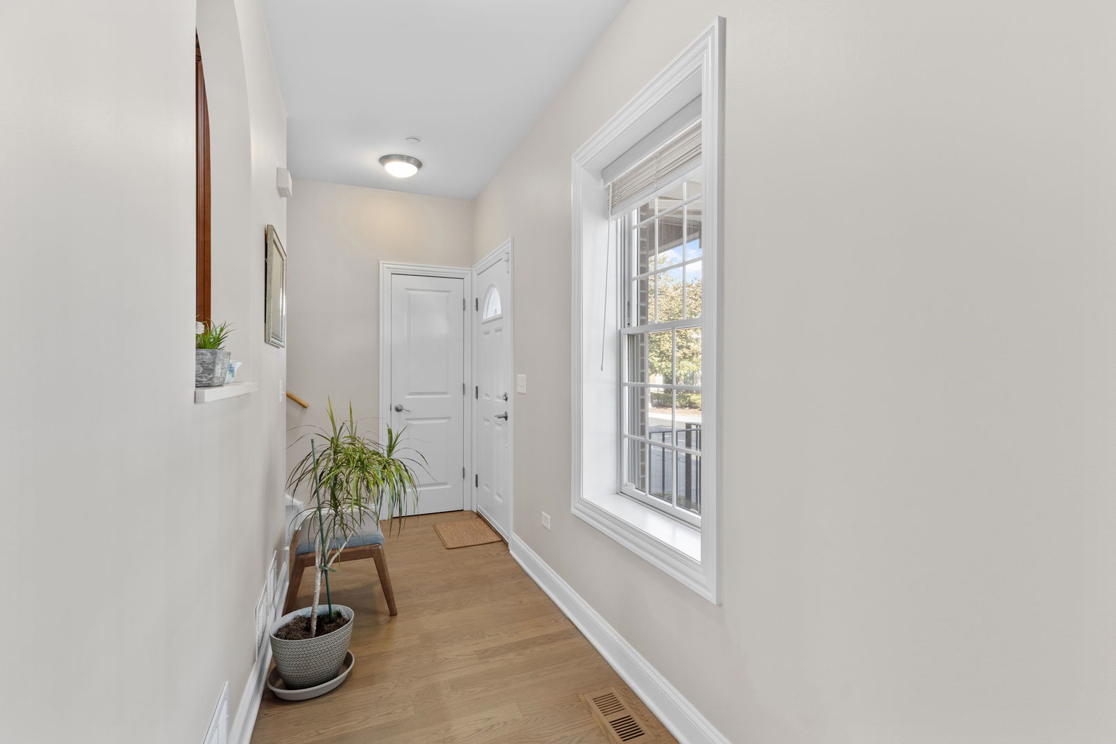 Westmont, Illinois, 60559, United States, 3 Bedrooms Bedrooms, ,4 BathroomsBathrooms,Residential,For Sale,1950669