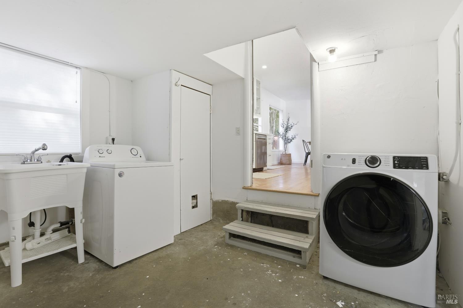 San Rafael, California, 94901, United States, 3 Bedrooms Bedrooms, ,1 BathroomBathrooms,Residential,For Sale,1987980