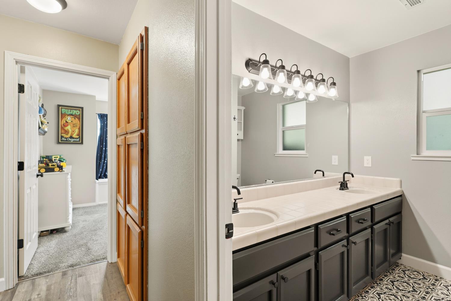 Le Grand, California, 95333, United States, 4 Bedrooms Bedrooms, ,3 BathroomsBathrooms,Residential,For Sale,1977955