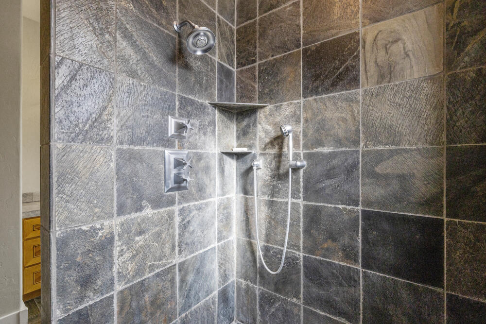 Klamath Falls, Oregon, 97601, United States, 4 Bedrooms Bedrooms, ,3 BathroomsBathrooms,Residential,For Sale,1987766