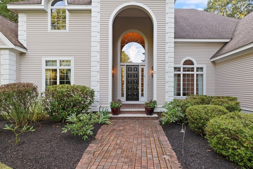 Topsfield, Massachusetts, 01983, United States, 4 Bedrooms Bedrooms, ,4 BathroomsBathrooms,Residential,For Sale,1901084