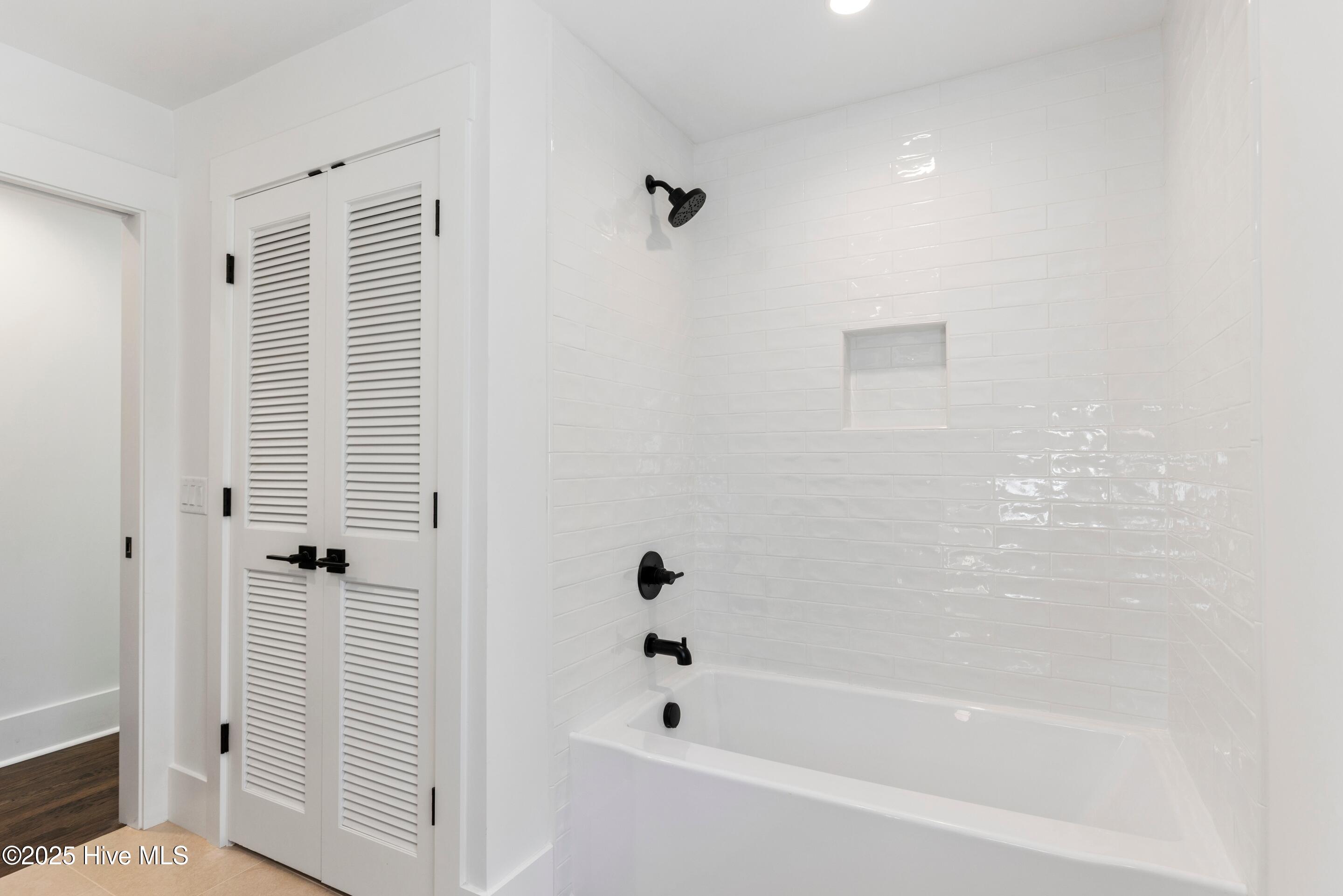 Wilmington, North Carolina, 28403, United States, 4 Bedrooms Bedrooms, ,2 BathroomsBathrooms,Residential,For Sale,1991913