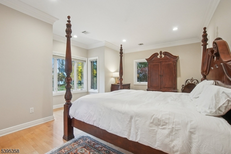 Millburn Twp., New Jersey, 07078, United States, 6 Bedrooms Bedrooms, ,7 BathroomsBathrooms,Residential,For Sale,1991831