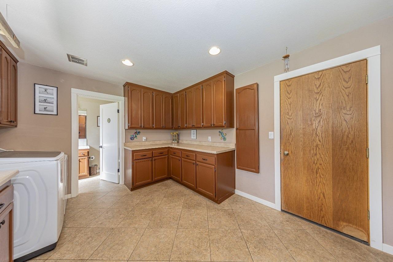 Oakhurst, California, 93644, United States, 3 Bedrooms Bedrooms, ,3 BathroomsBathrooms,Residential,For Sale,1977364