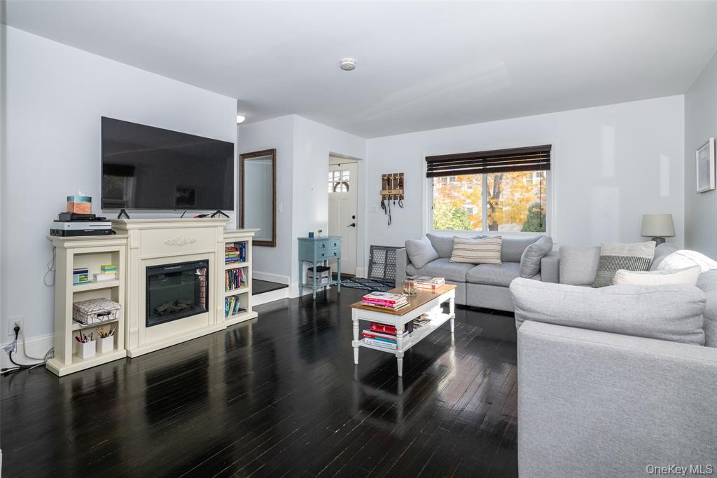 New Rochelle, New York, 10801, United States, 2 Bedrooms Bedrooms, ,1 BathroomBathrooms,Residential,For Sale,1989892