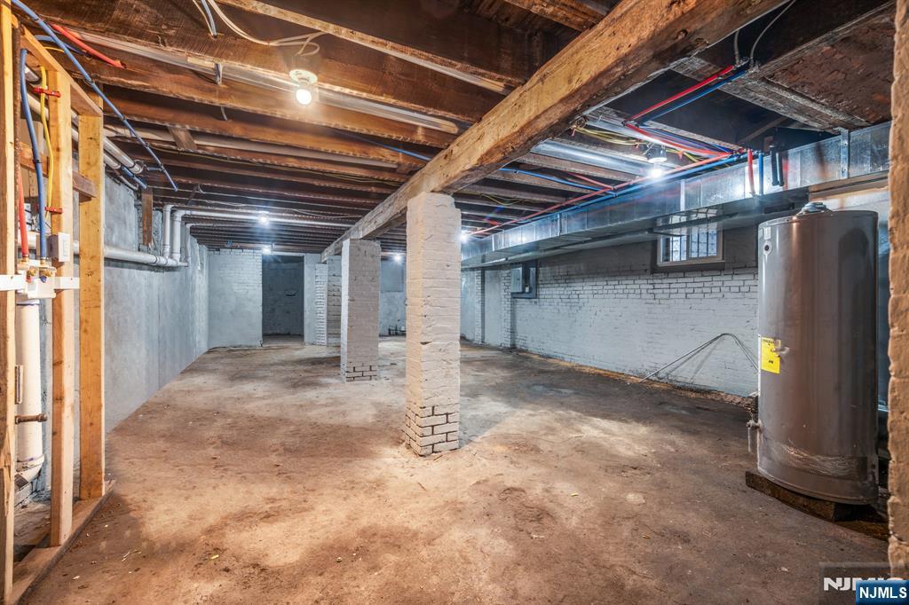 Newark, New Jersey, 07103, United States, 6 Bedrooms Bedrooms, ,3 BathroomsBathrooms,Residential,For Sale,1897498