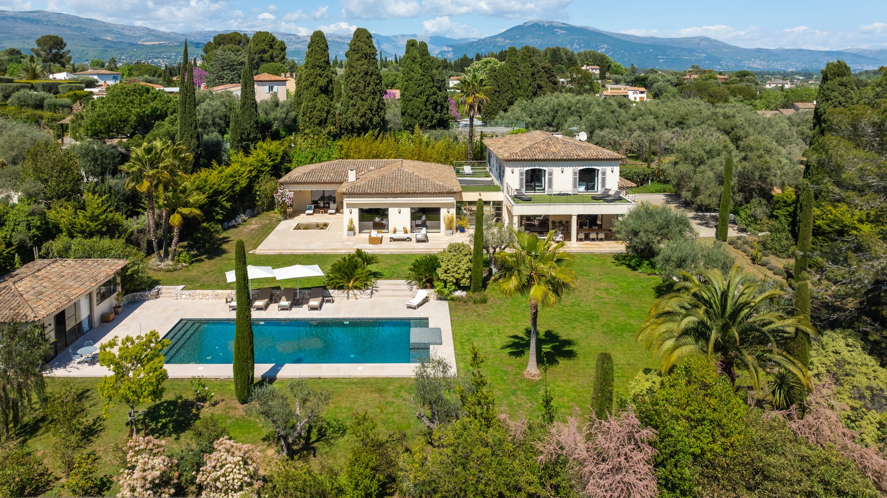  Valbonne luxury villa with pool, guest house and 6 bedrooms near international … - 物件實景