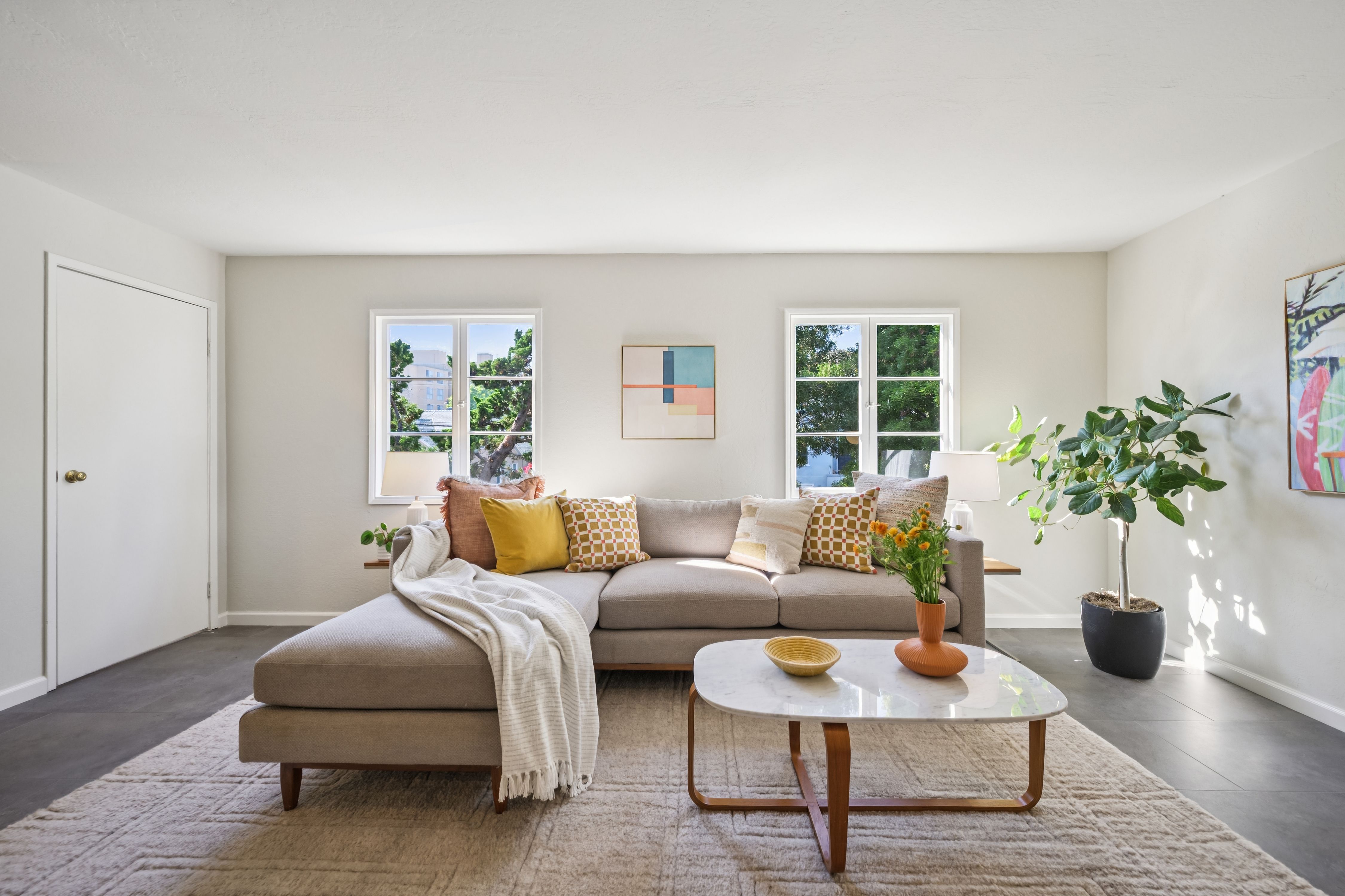  Spacious Corner-Lot Residence Offering Flexible Living Near Lake Merritt - 物件實景