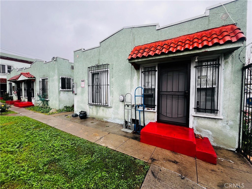 Los Angeles, California, 90003, United States, 12 Bedrooms Bedrooms, ,Residential,For Sale,2009676