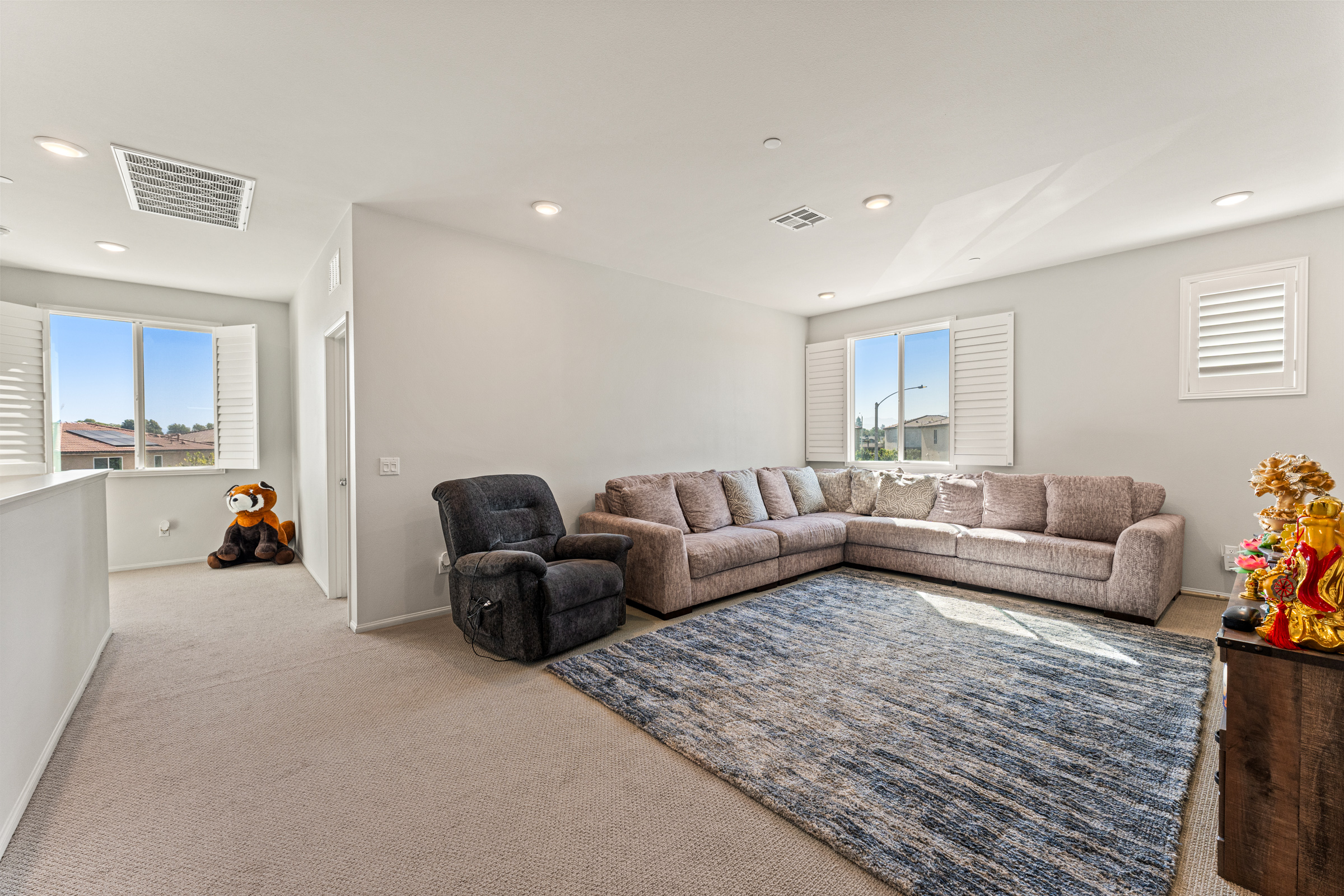 Riverside, California, 92503, United States, 5 Bedrooms Bedrooms, ,3 BathroomsBathrooms,Residential,For Sale,1989853