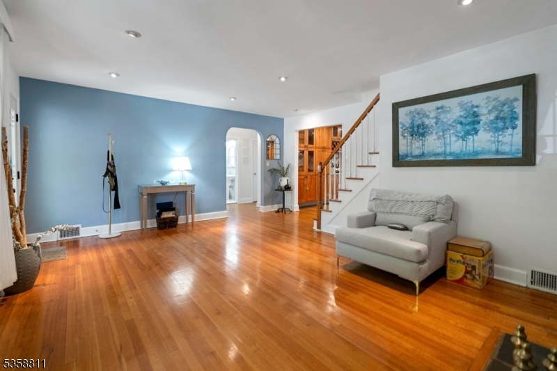 West Orange Twp., New Jersey, 07052, United States, 6 Bedrooms Bedrooms, ,4 BathroomsBathrooms,Residential,For Sale,1826682