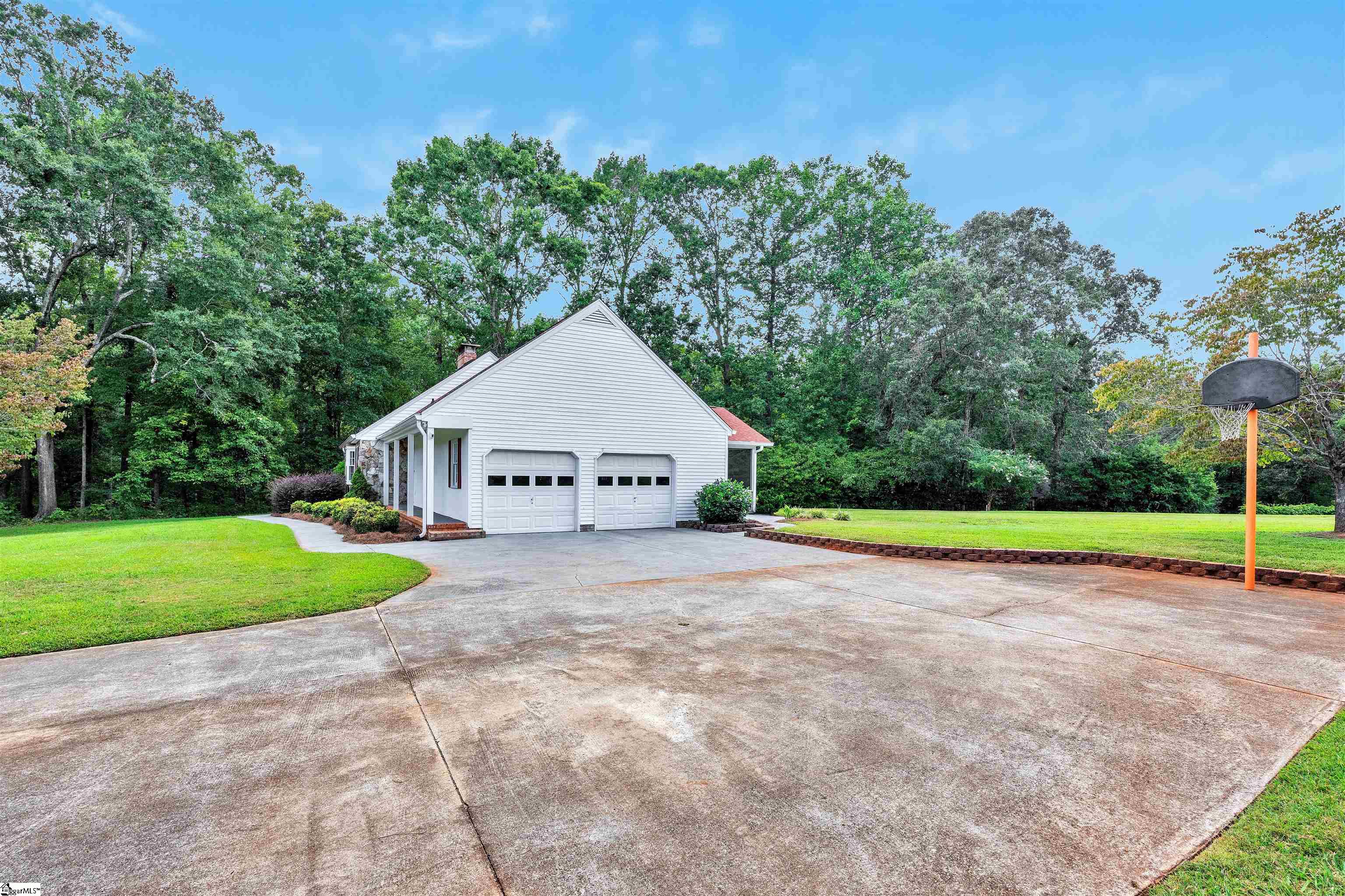 Fountain Inn, South Carolina, 29644, United States, 5 Bedrooms Bedrooms, ,4 BathroomsBathrooms,Residential,For Sale,1938942