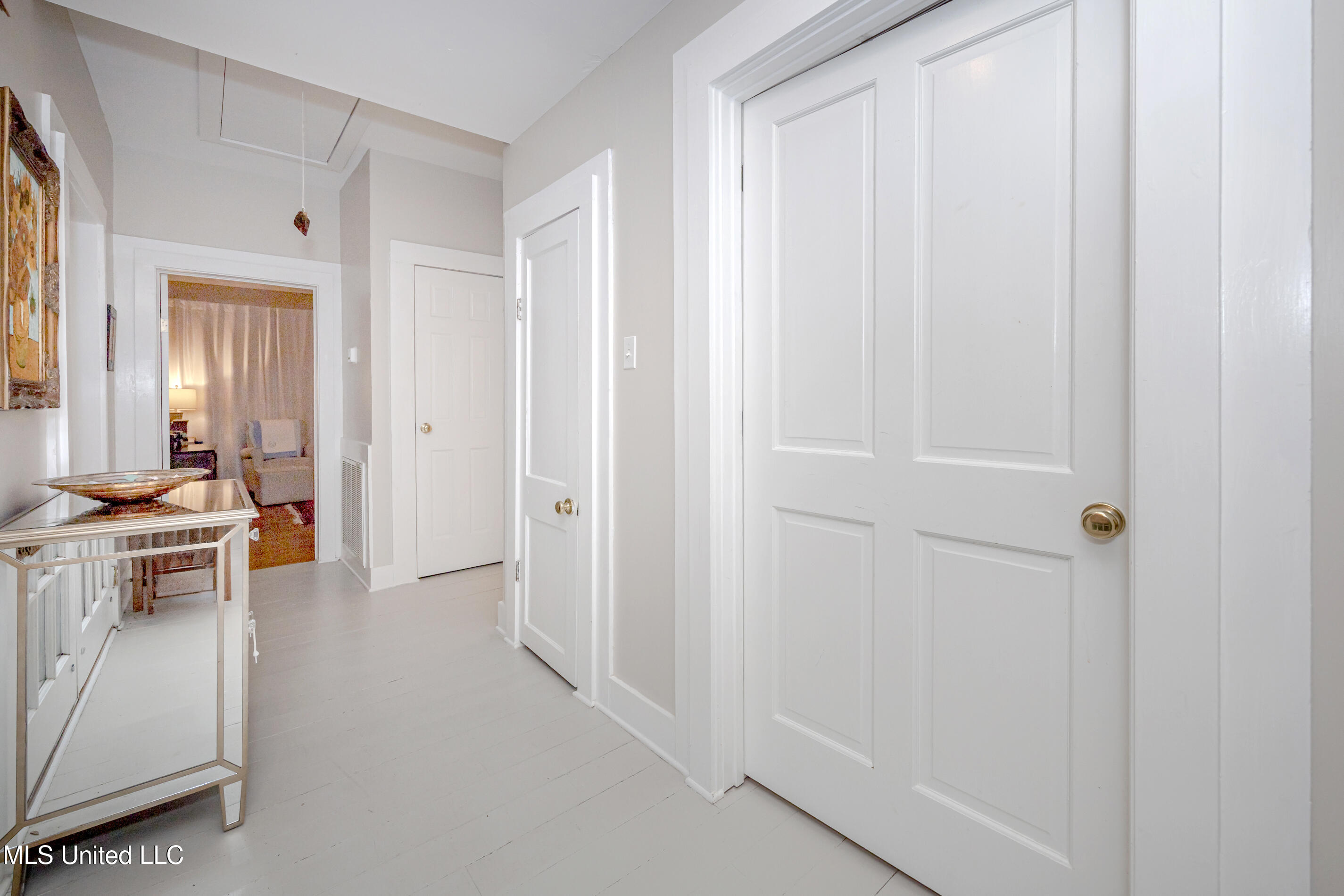 Ocean Springs, Mississippi, 39564, United States, 3 Bedrooms Bedrooms, ,2 BathroomsBathrooms,Residential,For Sale,1987573