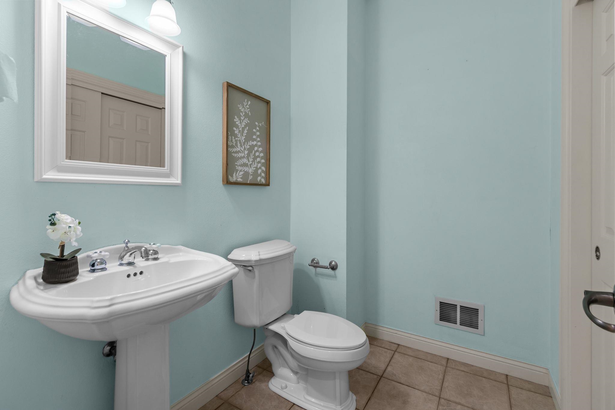 NEENAH, Wisconsin, 54956, United States, 4 Bedrooms Bedrooms, ,4 BathroomsBathrooms,Residential,For Sale,1955274