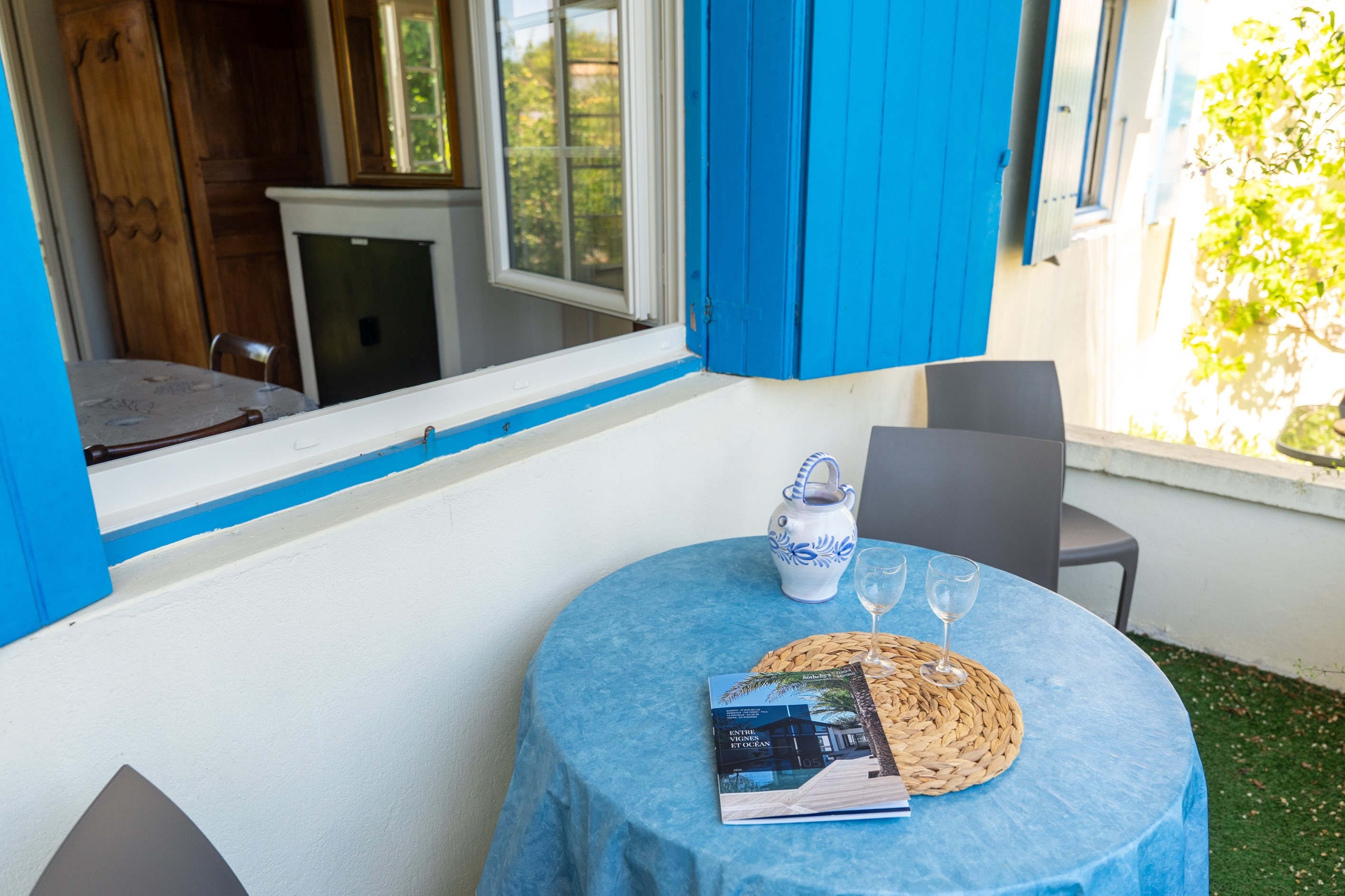  Charming House  Facing the Sea and Marina of Saint Denis d