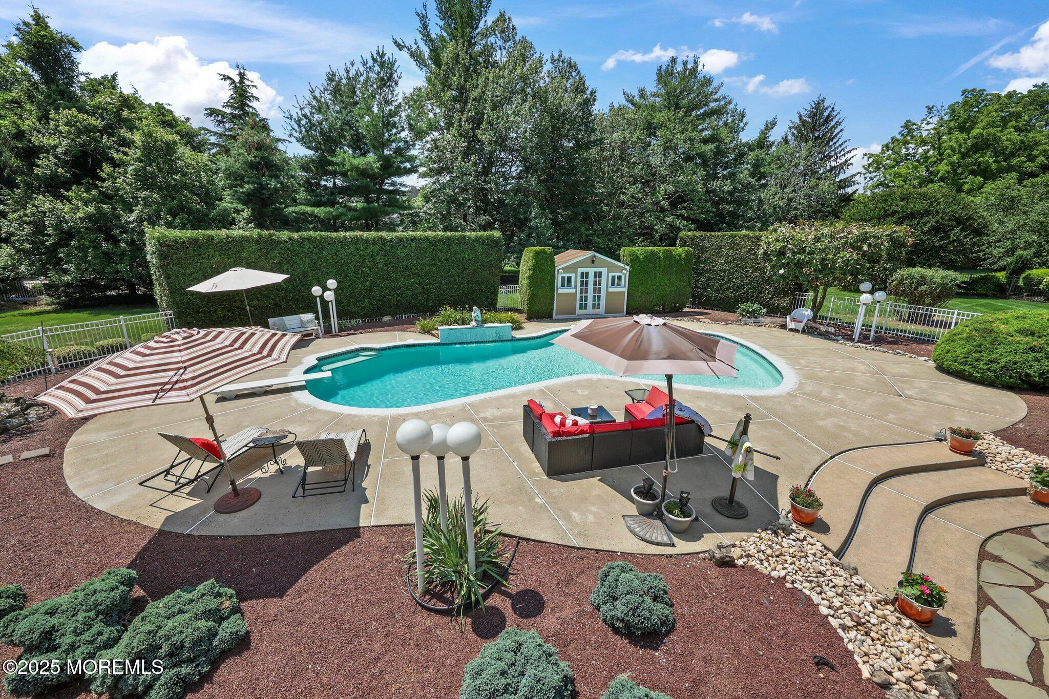 Manalapan, New Jersey, 07726, United States, 5 Bedrooms Bedrooms, ,7 BathroomsBathrooms,Residential,For Sale,1979083