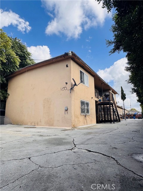 Los Angeles, California, 90059, United States, 11 Bedrooms Bedrooms, ,Residential,For Sale,1975750