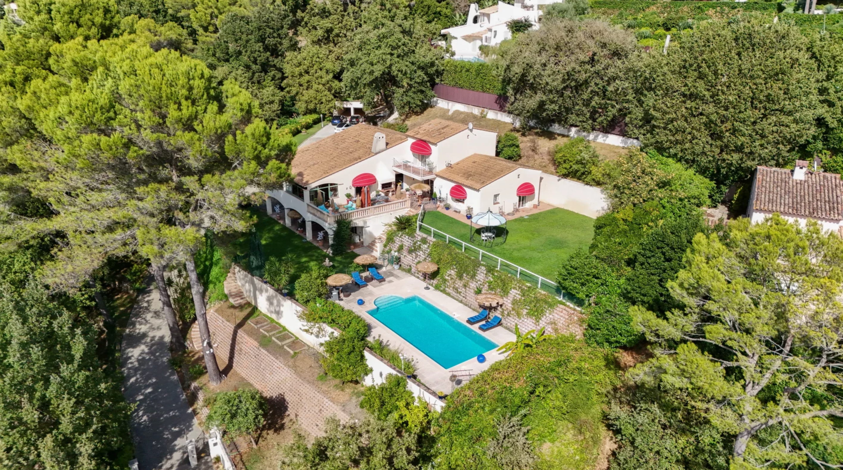  Mouans-Sartoux near Cannes, villa with sea view, pool and guest house potential - 物件實景