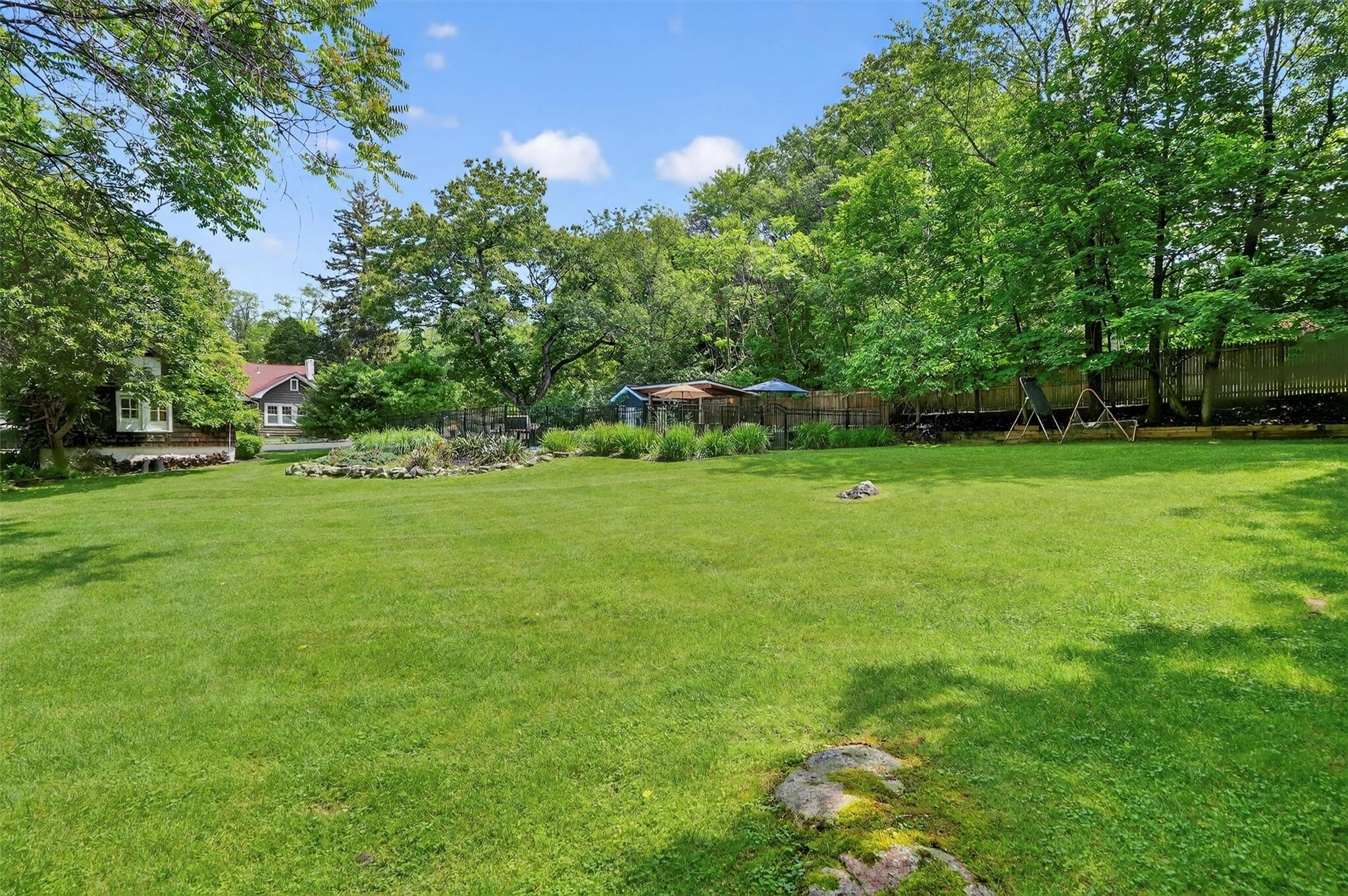 Airmont, New York, 10901, United States, 5 Bedrooms Bedrooms, ,3 BathroomsBathrooms,Residential,For Sale,1868827
