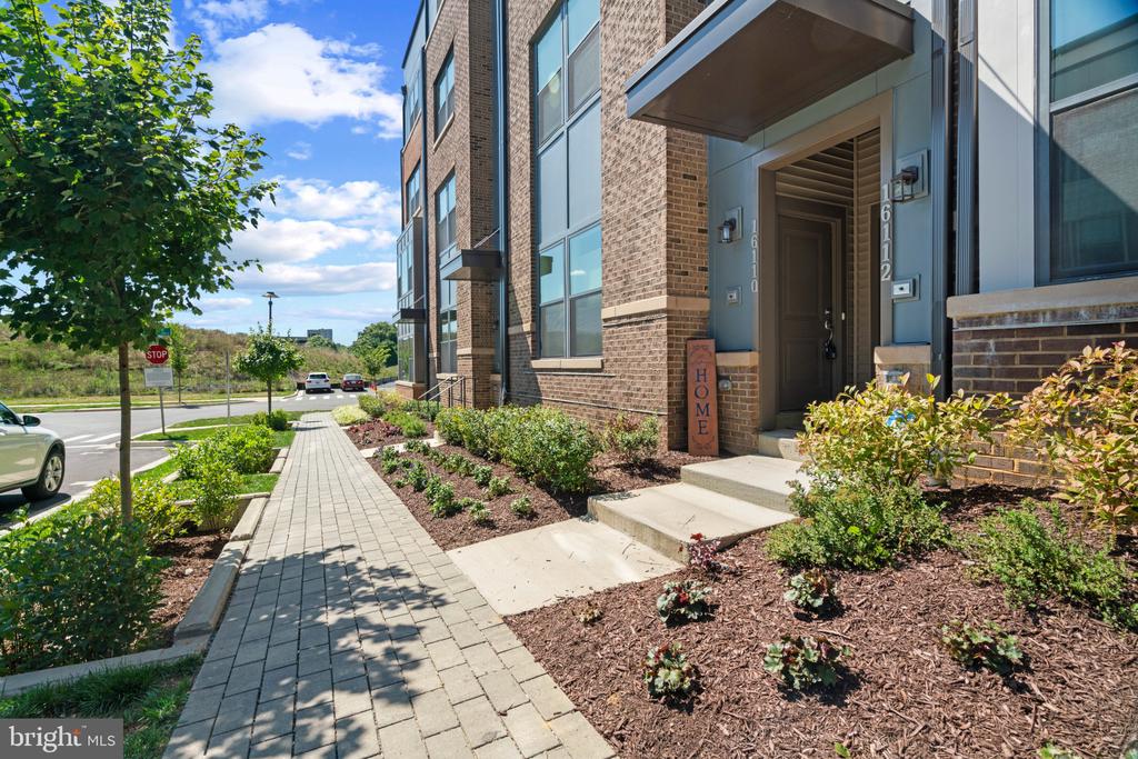 Rockville, Maryland, 20855, United States, 3 Bedrooms Bedrooms, ,3 BathroomsBathrooms,Residential,For Sale,1929038