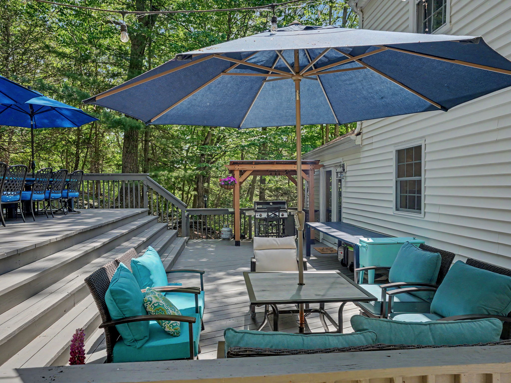  Hilltop Lake Hills Oasis with Renovated Chef