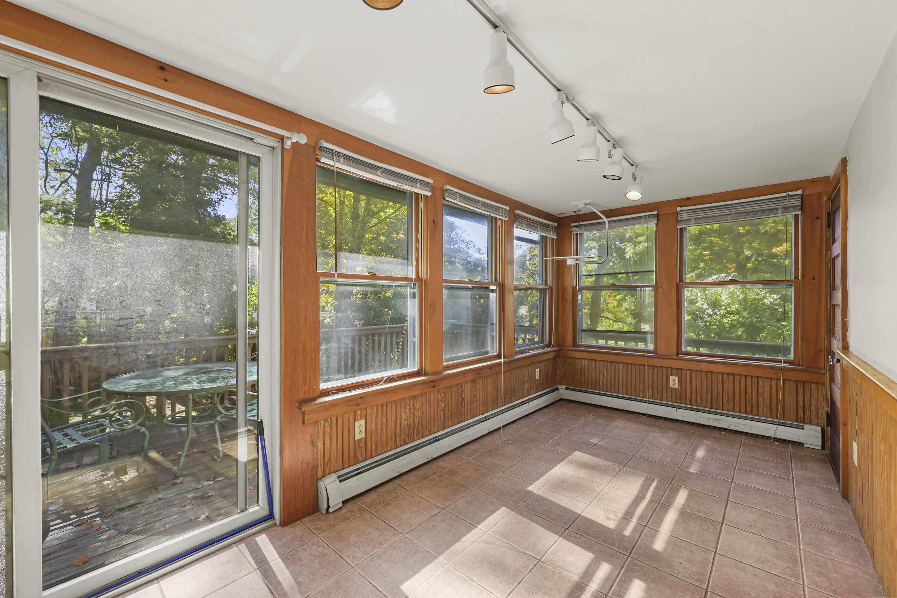  CHARMING STOCKBRIDGE 4-BED HOME AWAITS YOUR VISION - 物件實景