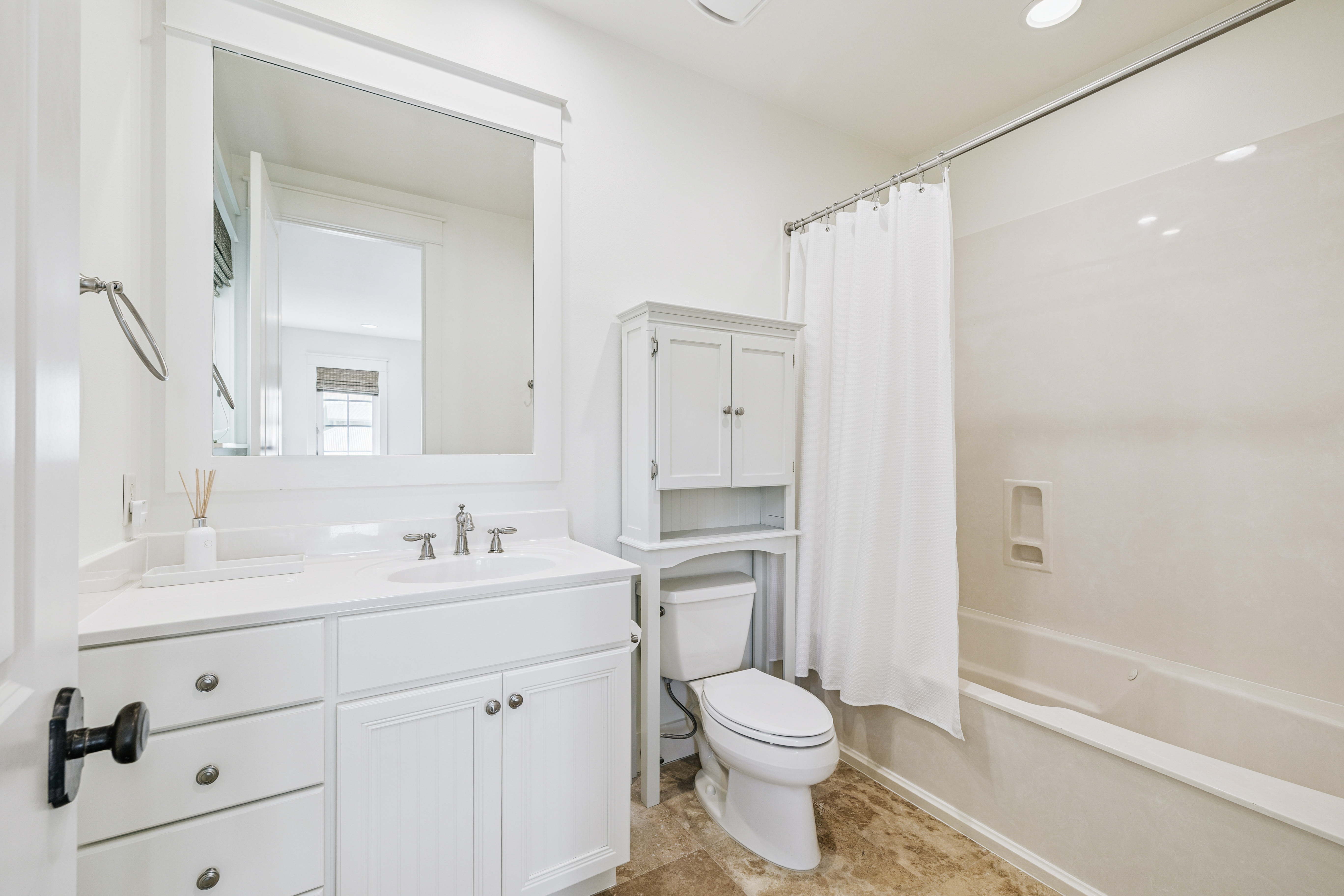  Timless Sophistication With Modern Updates In Hidden Gem Community - 物件實景