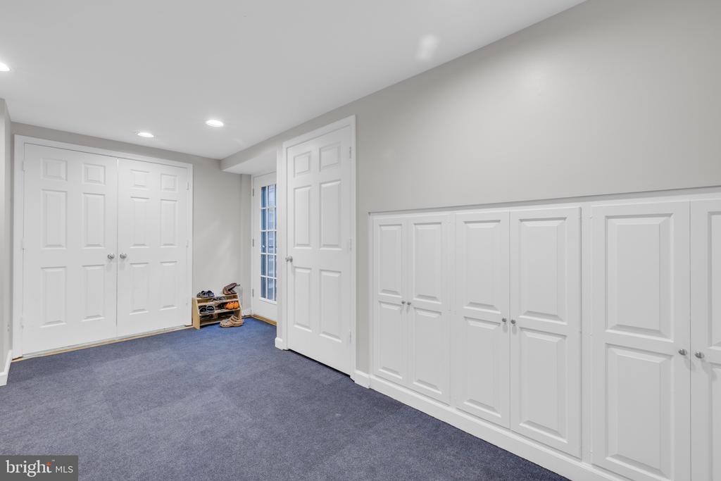 Warrenton, Virginia, 20187, United States, 3 Bedrooms Bedrooms, ,4 BathroomsBathrooms,Residential,For Sale,1977247