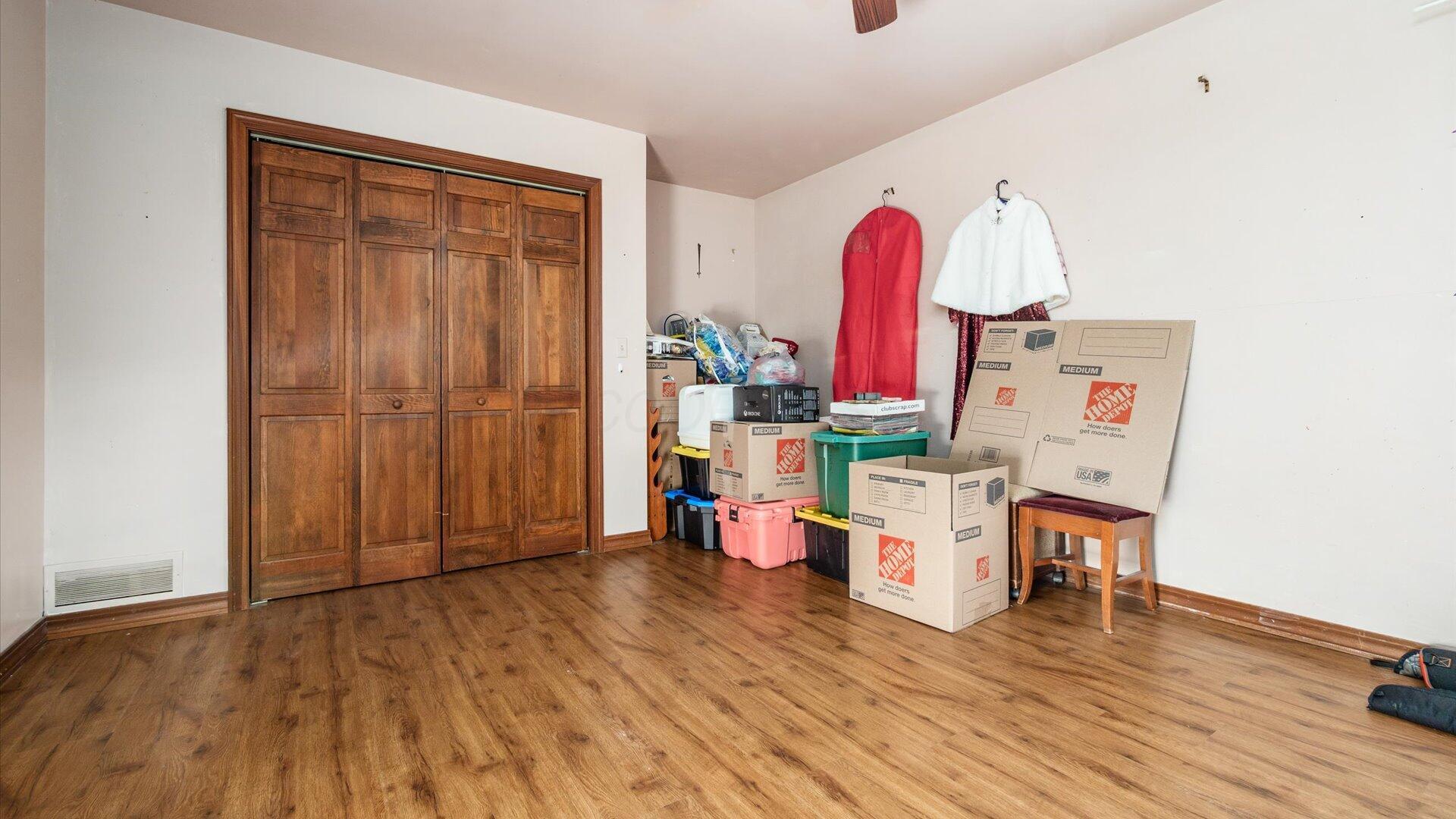 Zanesville, Ohio, 43701, United States, 5 Bedrooms Bedrooms, ,3 BathroomsBathrooms,Residential,For Sale,1988583