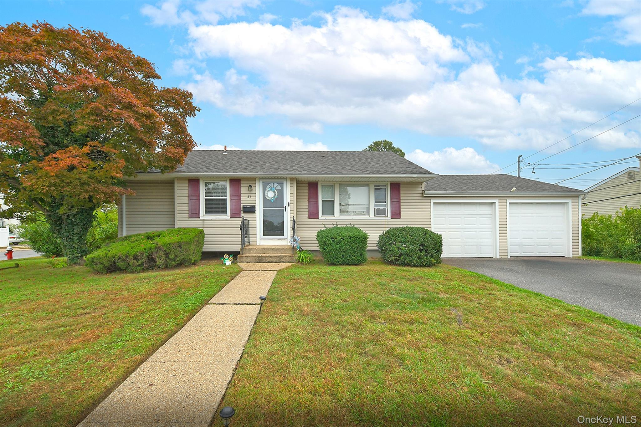 Cherry Ln, Hicksville, NY 11801