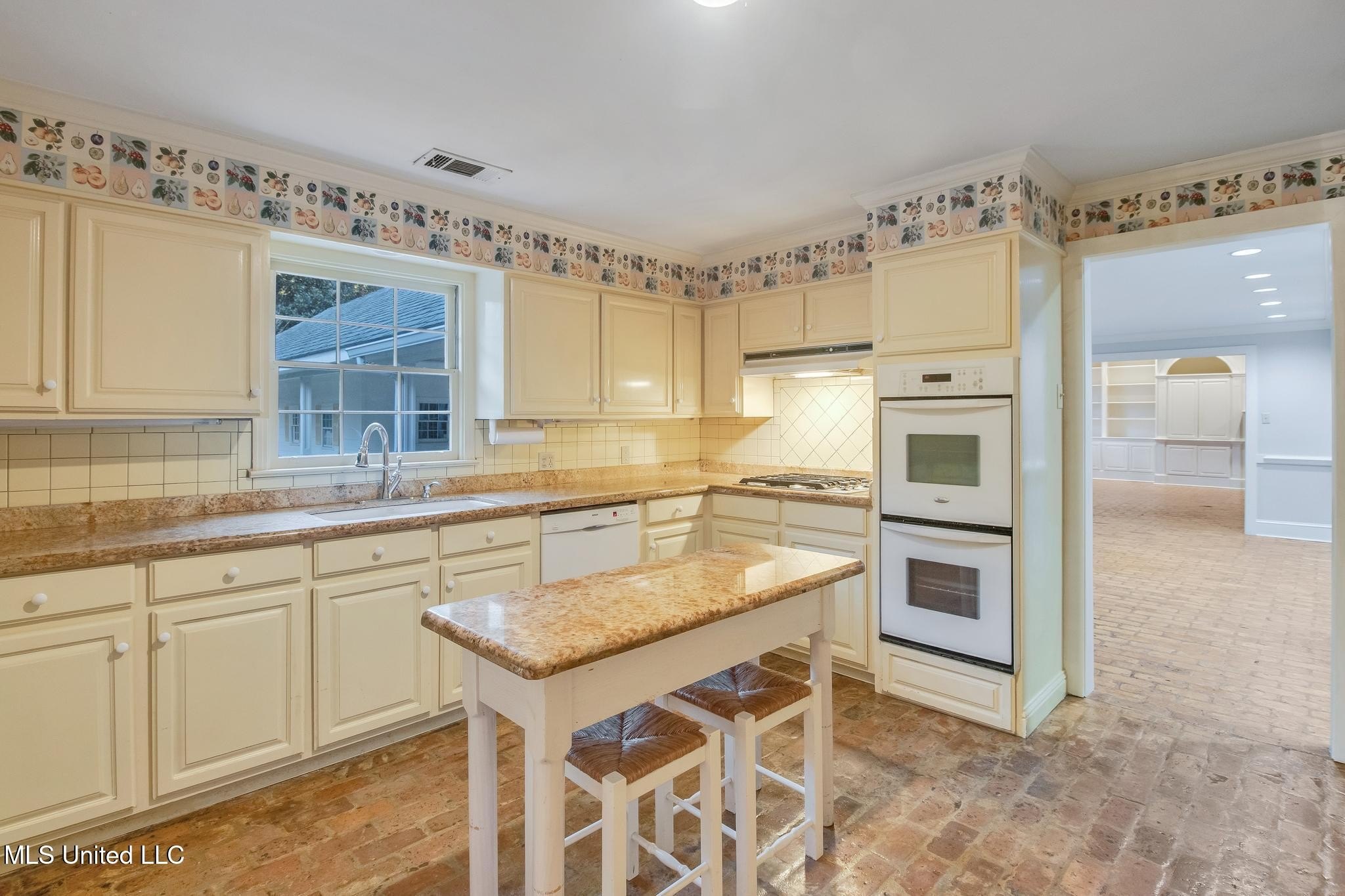 Gulfport, Mississippi, 39507, United States, 4 Bedrooms Bedrooms, ,4 BathroomsBathrooms,Residential,For Sale,1977287