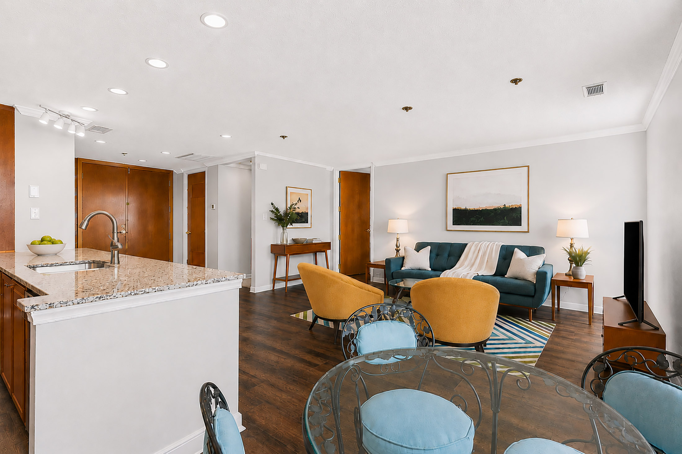  Top Floor Living, Sweeping City Views and Midtown at Your Doorstep - 物件實景