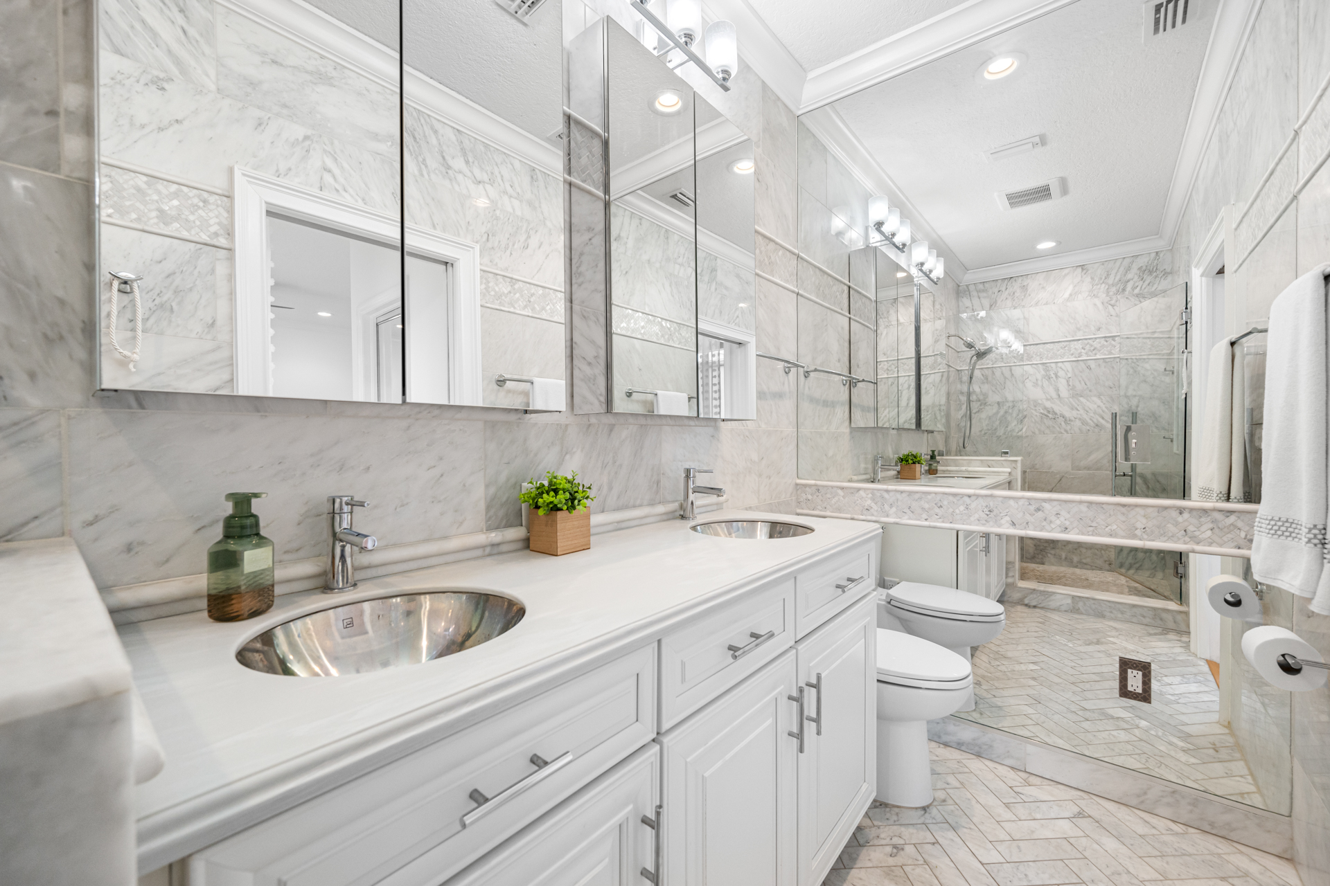 St Petersburg, Florida, 33701, United States, 3 Bedrooms Bedrooms, ,3 BathroomsBathrooms,Residential,For Sale,1979371