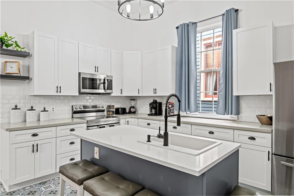 New Orleans, Louisiana, 70114, United States, 5 Bedrooms Bedrooms, ,2 BathroomsBathrooms,Residential,For Sale,1989356