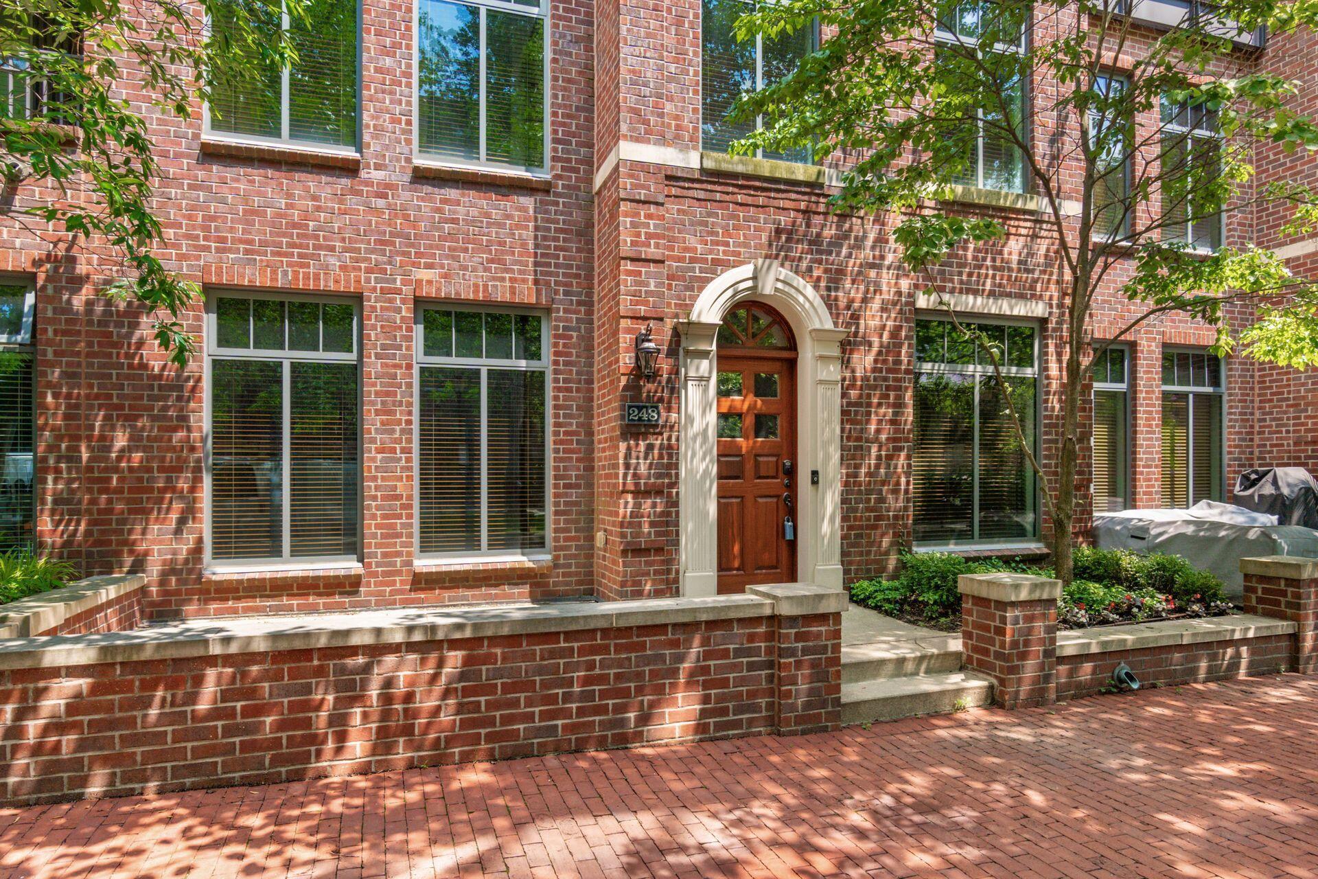 Columbus, Ohio, 43215, United States, 2 Bedrooms Bedrooms, ,3 BathroomsBathrooms,Residential,For Sale,1903521