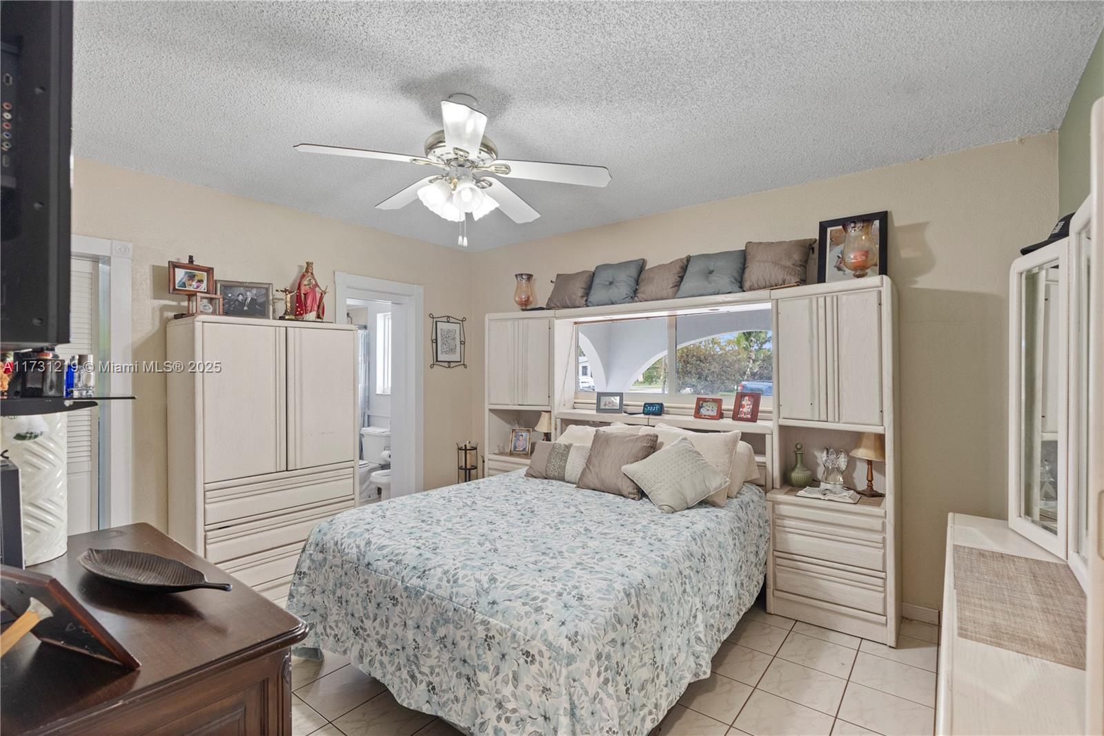 Hialeah, Florida, 33012, United States, 4 Bedrooms Bedrooms, ,4 BathroomsBathrooms,Residential,For Sale,1840227