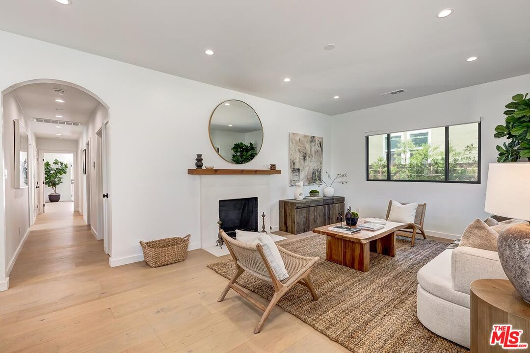 Los Angeles, California, 90039, United States, 4 Bedrooms Bedrooms, ,5 BathroomsBathrooms,Residential,For Sale,1940918