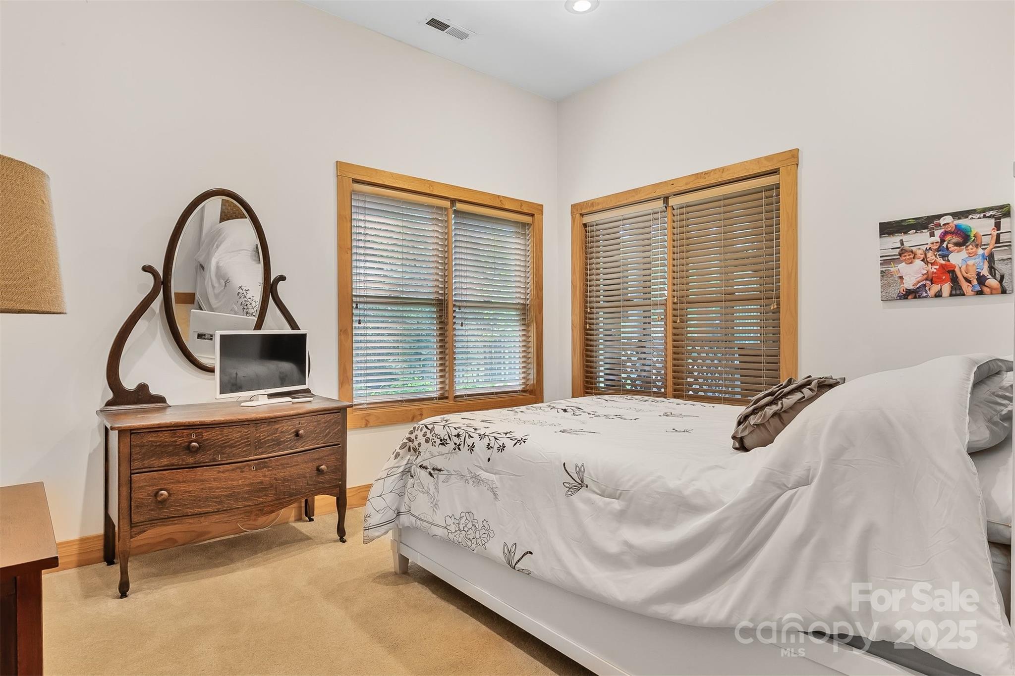 Granite Falls, North Carolina, 28630, United States, 3 Bedrooms Bedrooms, ,3 BathroomsBathrooms,Residential,For Sale,1794602